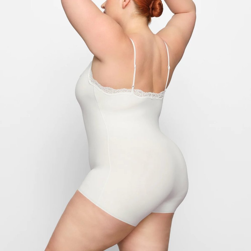 Skims Fits Everybody Lace Onesie - Marble - Picture 3 of 4